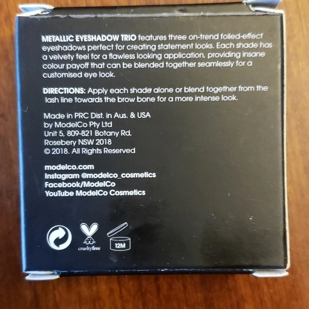 ModelCo metallic eyeshawdow